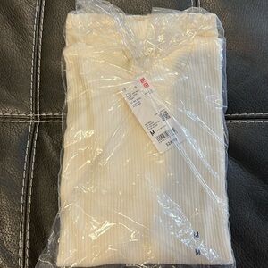 Uniqlo woman ribbed high neck long sleeve T shirt Off white Size Medium